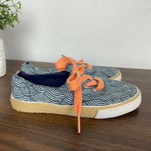 🖤 3/$25 SALE! 
Gk allover wave print lace up sneakers size 11